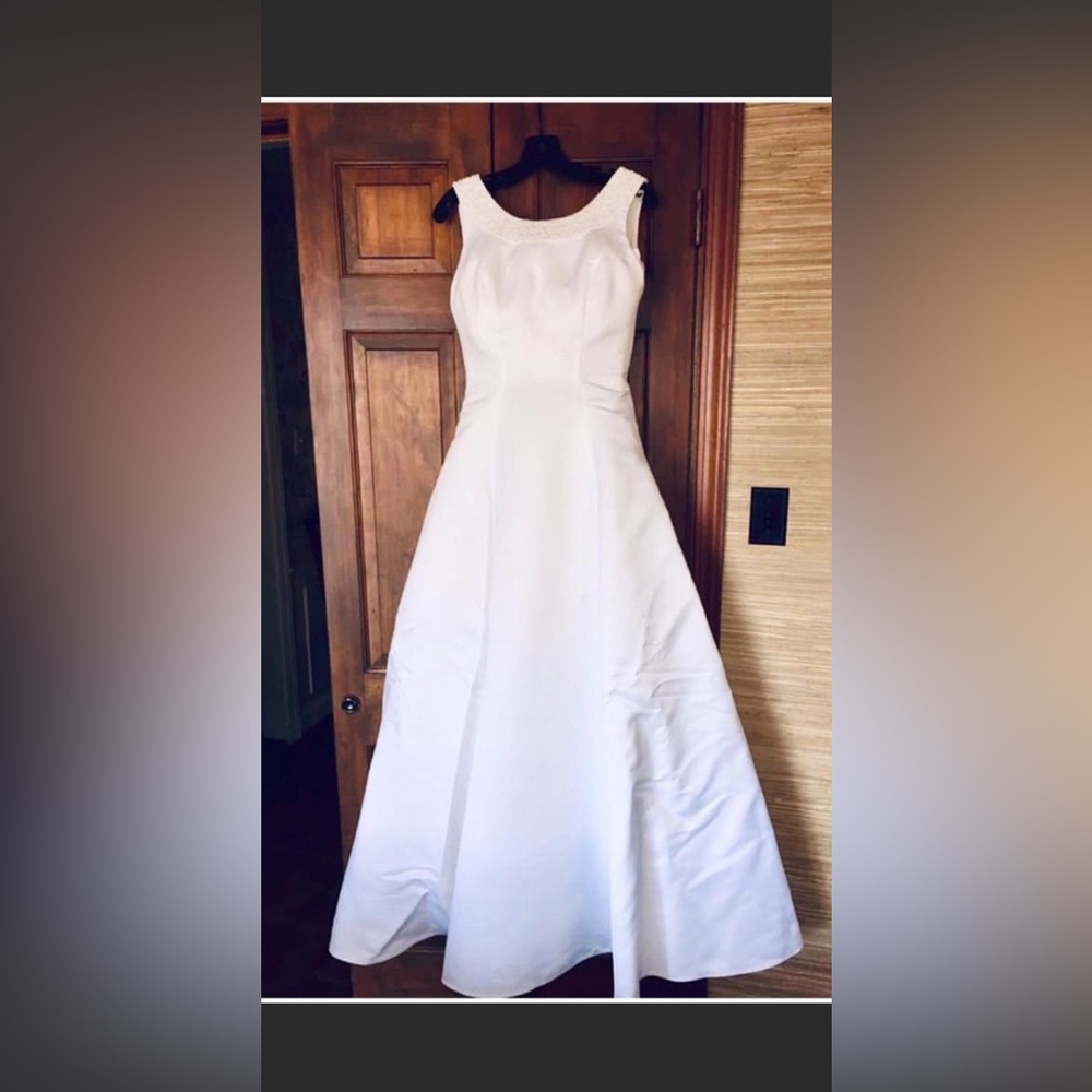 Beautiful Wedding or Ballgown by Angelo Size 6